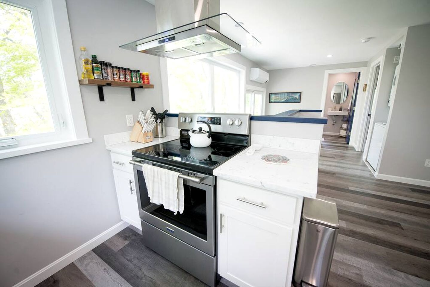 Lake Cabin Ideal for Outdoor Adventures in Maine