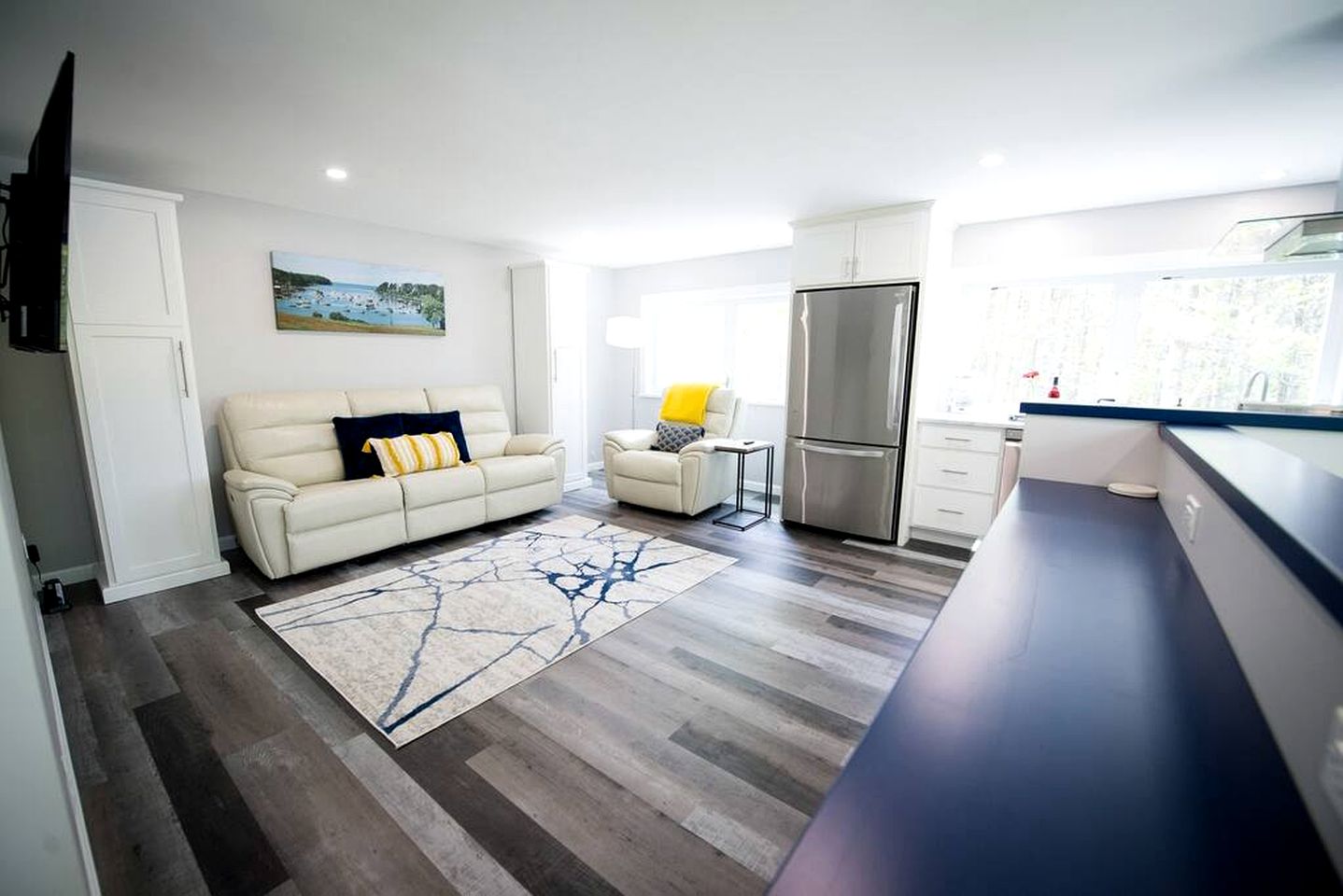 Lake Cabin Ideal for Outdoor Adventures in Maine