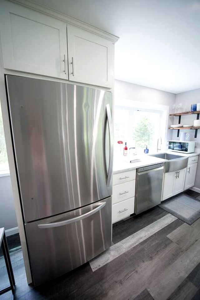 Lake Cabin Ideal for Outdoor Adventures in Maine