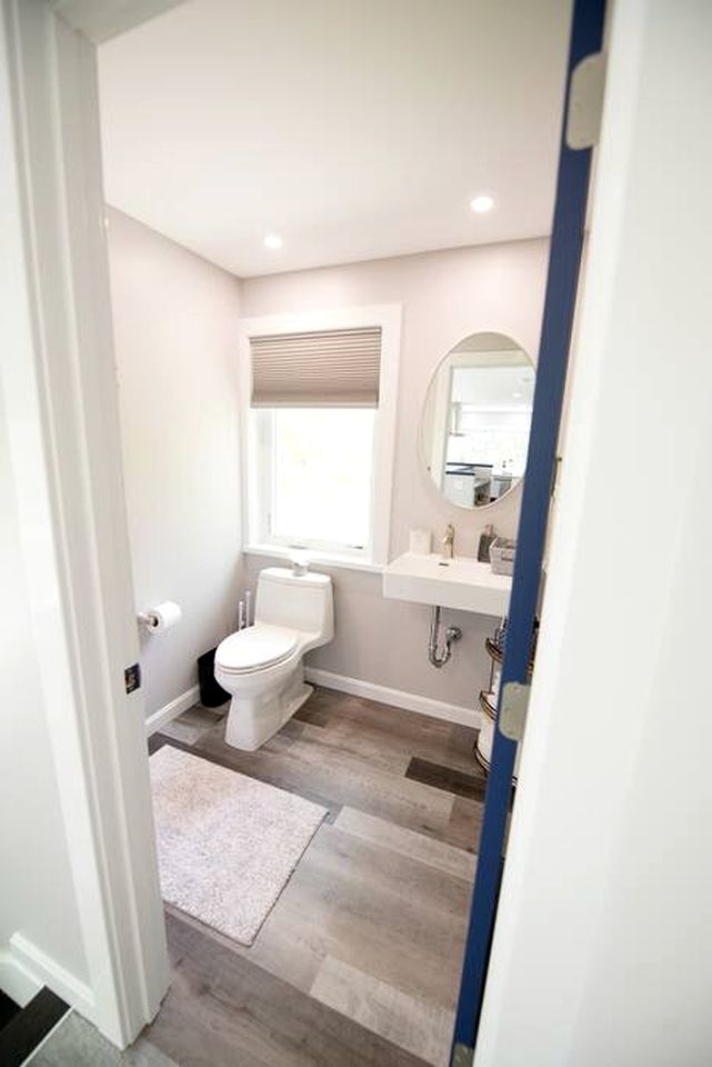 Lake Cabin Ideal for Outdoor Adventures in Maine