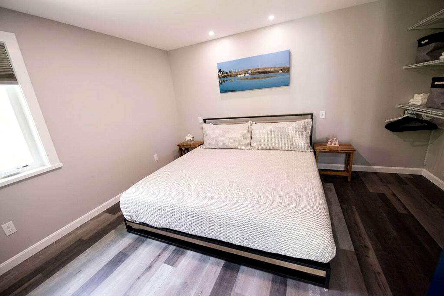 Lake Cabin Ideal for Outdoor Adventures in Maine