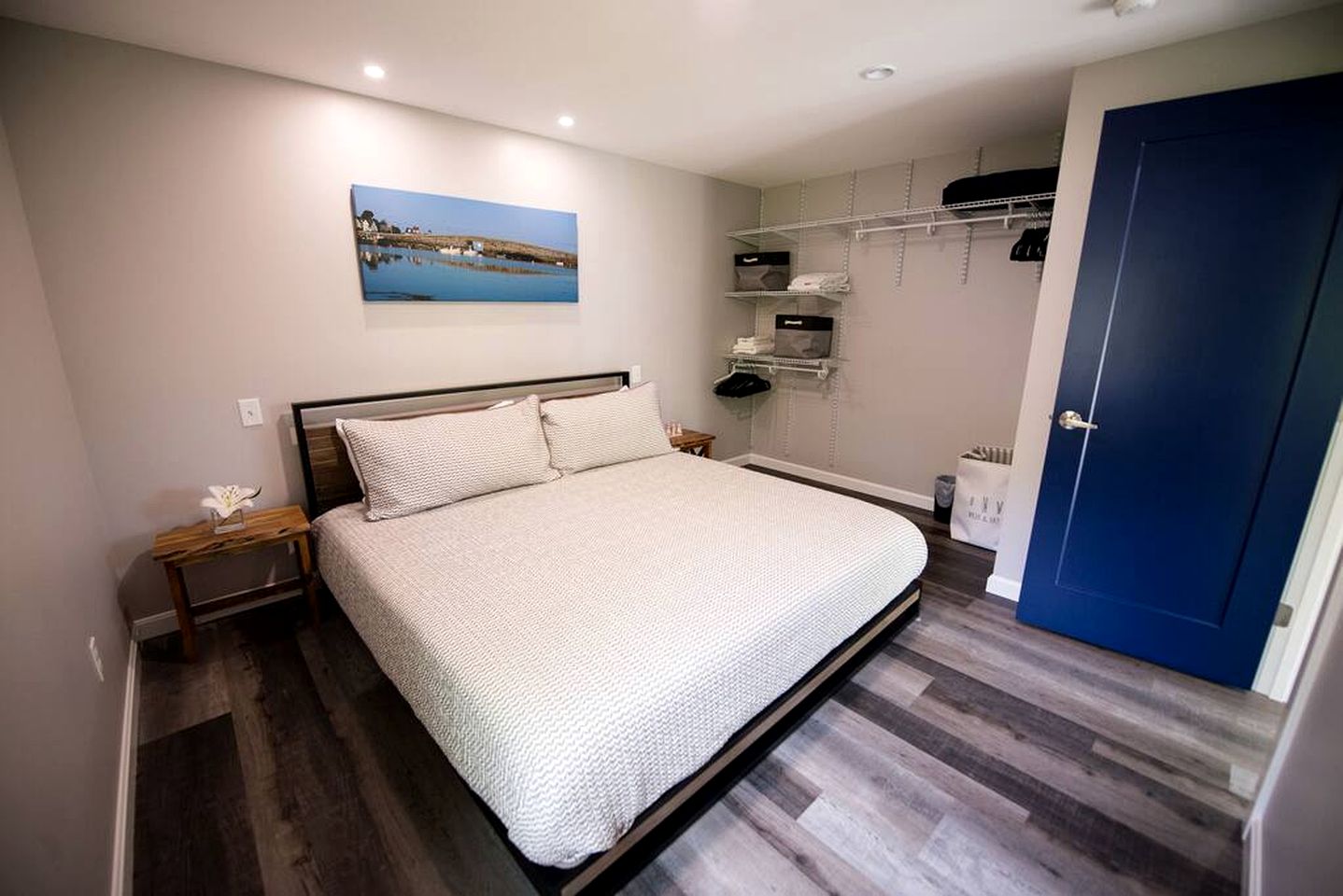 Lake Cabin Ideal for Outdoor Adventures in Maine