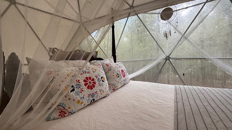 Domes (United States of America, Eatonton, Georgia)