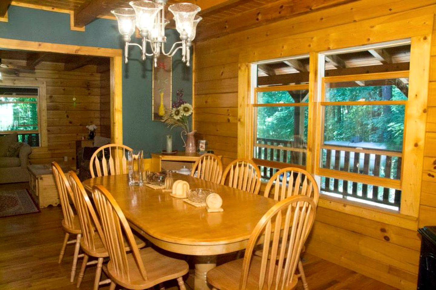 Large Rustic Cabin Overlooking the Mountains near Marion, North Carolina