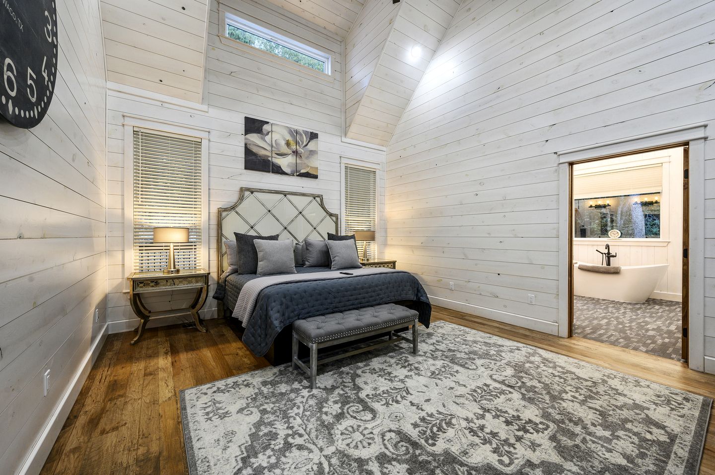 Secluded Luxury Cabin for Couples with Soaker Tub & Forest Views in Oklahoma