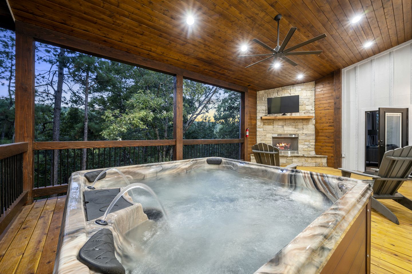 Secluded Luxury Cabin for Couples with Soaker Tub & Forest Views in Oklahoma