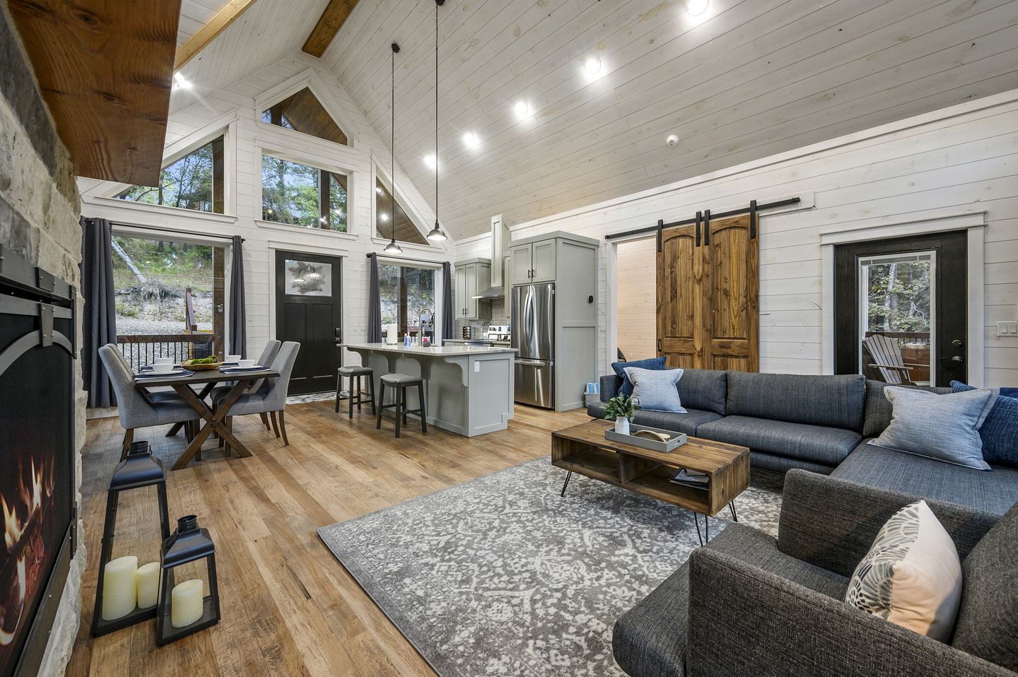 Secluded Luxury Cabin for Couples with Soaker Tub & Forest Views in Oklahoma