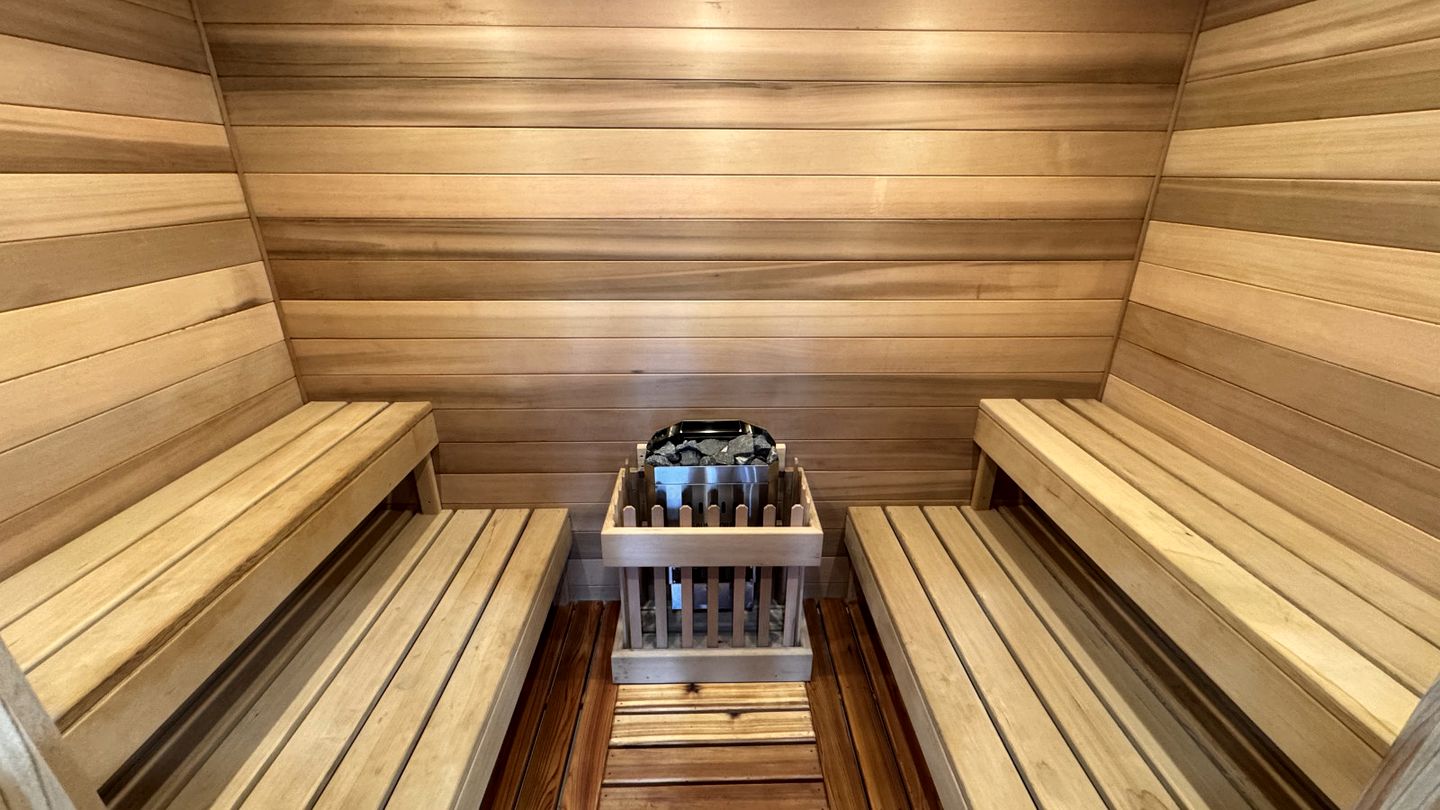 Luxurious Mountain Cabin with Sauna, Hot Tub, and Outdoor Fireplace, Perfect for a Relaxing Weekend Getaway in Utah