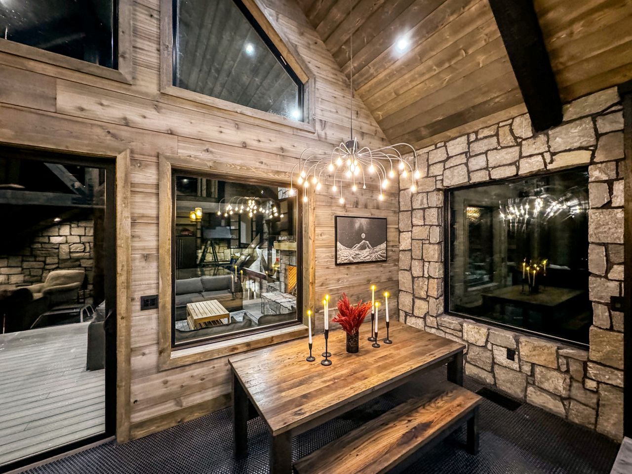 Luxurious Mountain Cabin with Sauna, Hot Tub, and Outdoor Fireplace, Perfect for a Relaxing Weekend Getaway in Utah