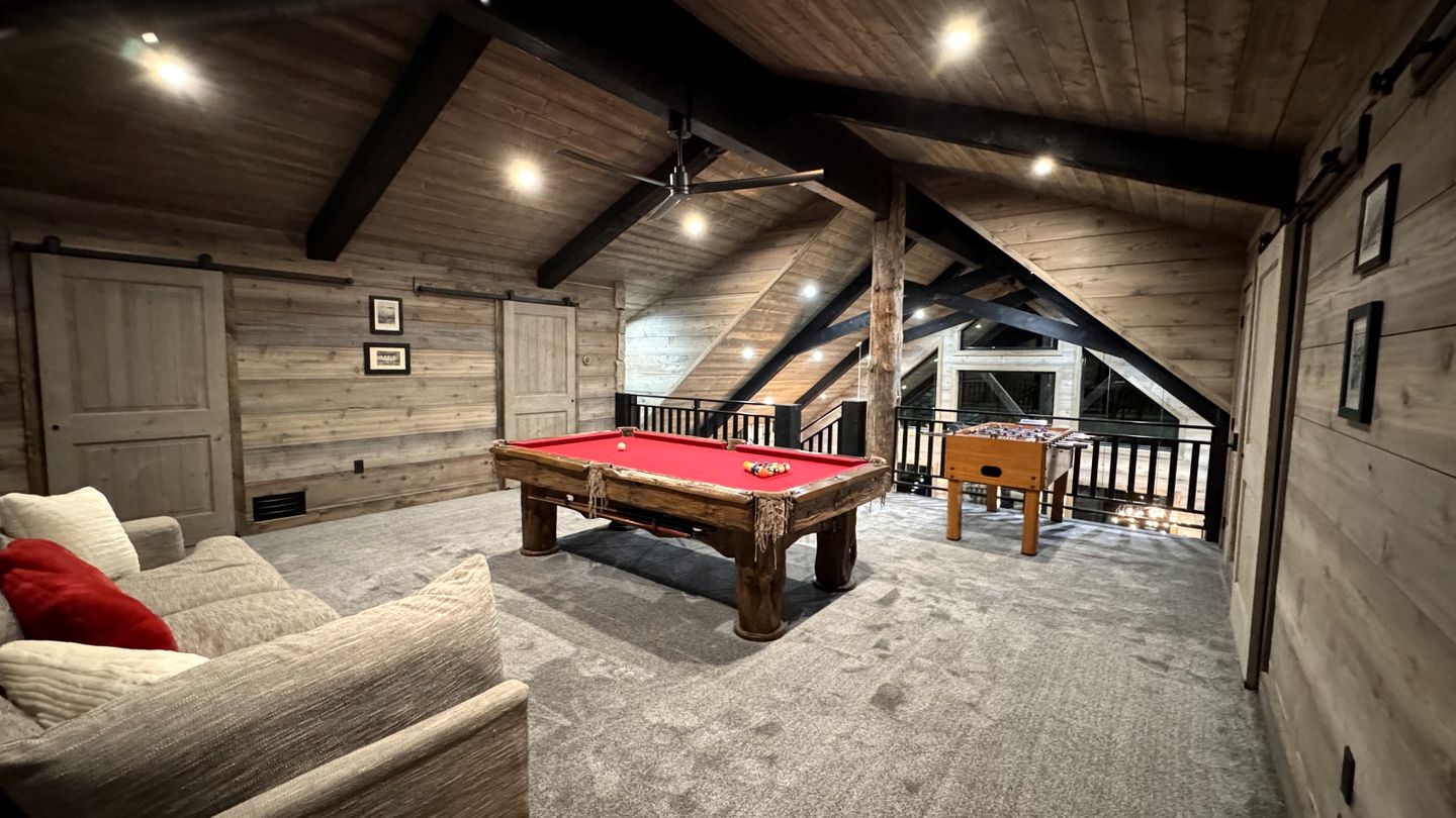 Luxurious Mountain Cabin with Sauna, Hot Tub, and Outdoor Fireplace, Perfect for a Relaxing Weekend Getaway in Utah