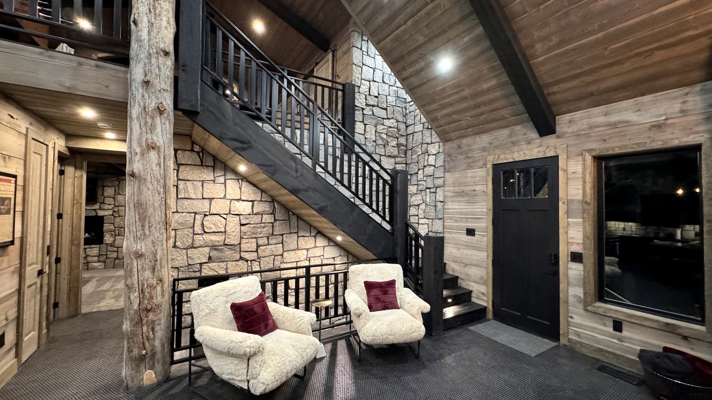 Luxurious Mountain Cabin with Sauna, Hot Tub, and Outdoor Fireplace, Perfect for a Relaxing Weekend Getaway in Utah