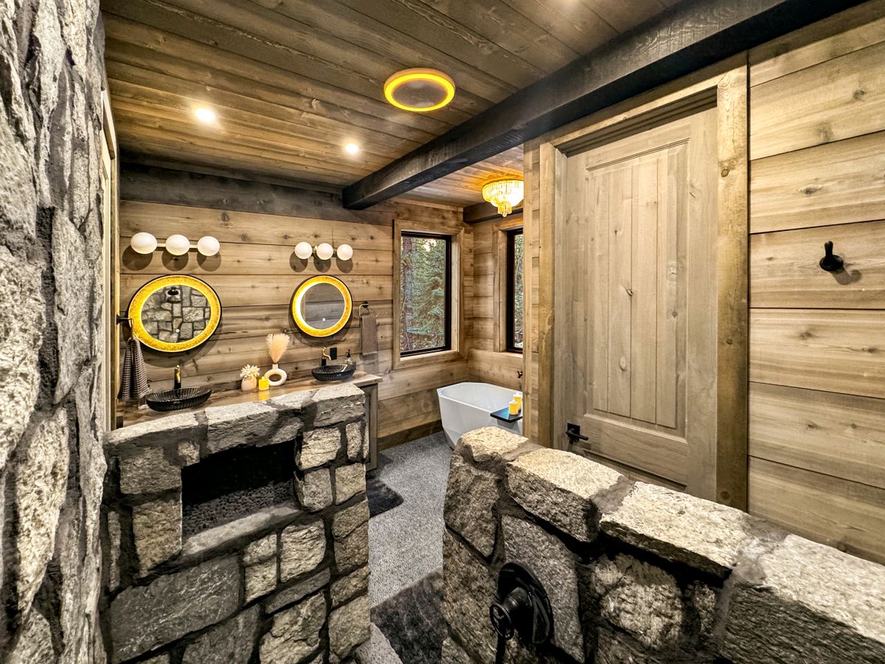 Luxurious Mountain Cabin with Sauna, Hot Tub, and Outdoor Fireplace, Perfect for a Relaxing Weekend Getaway in Utah