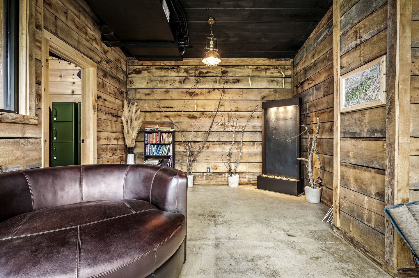 Beautiful Cabin with Indoor Swimming Pool and Sauna in Gatlinburg, Tennessee