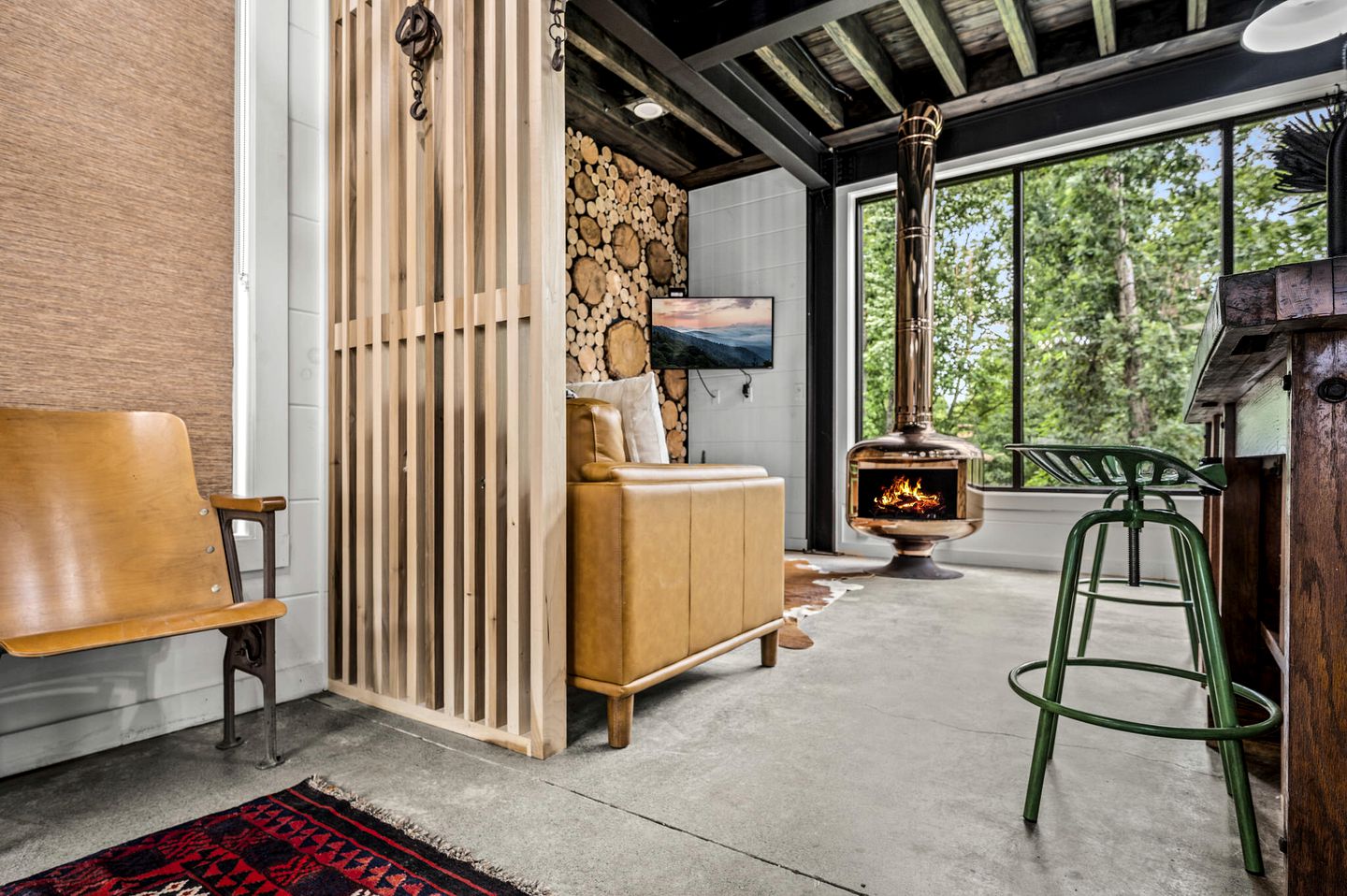 Beautiful Cabin with Indoor Swimming Pool and Sauna in Gatlinburg, Tennessee