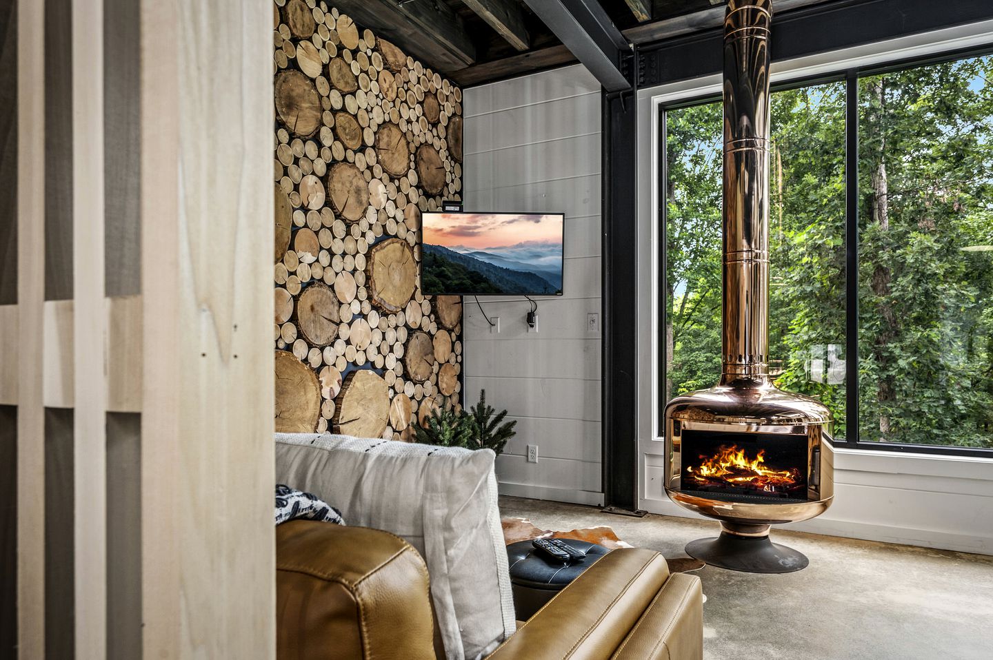 Beautiful Cabin with Indoor Swimming Pool and Sauna in Gatlinburg, Tennessee