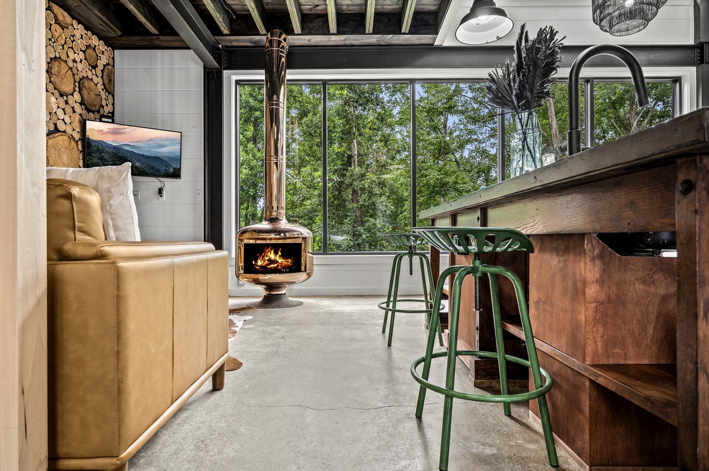 Beautiful Cabin with Indoor Swimming Pool and Sauna in Gatlinburg, Tennessee