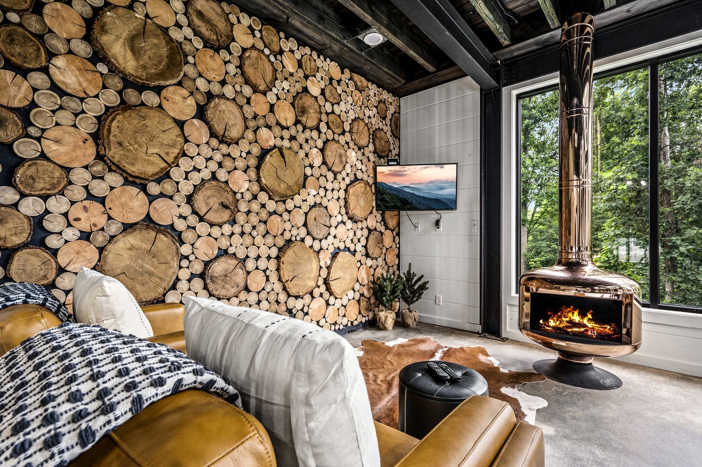Beautiful Cabin with Indoor Swimming Pool and Sauna in Gatlinburg, Tennessee