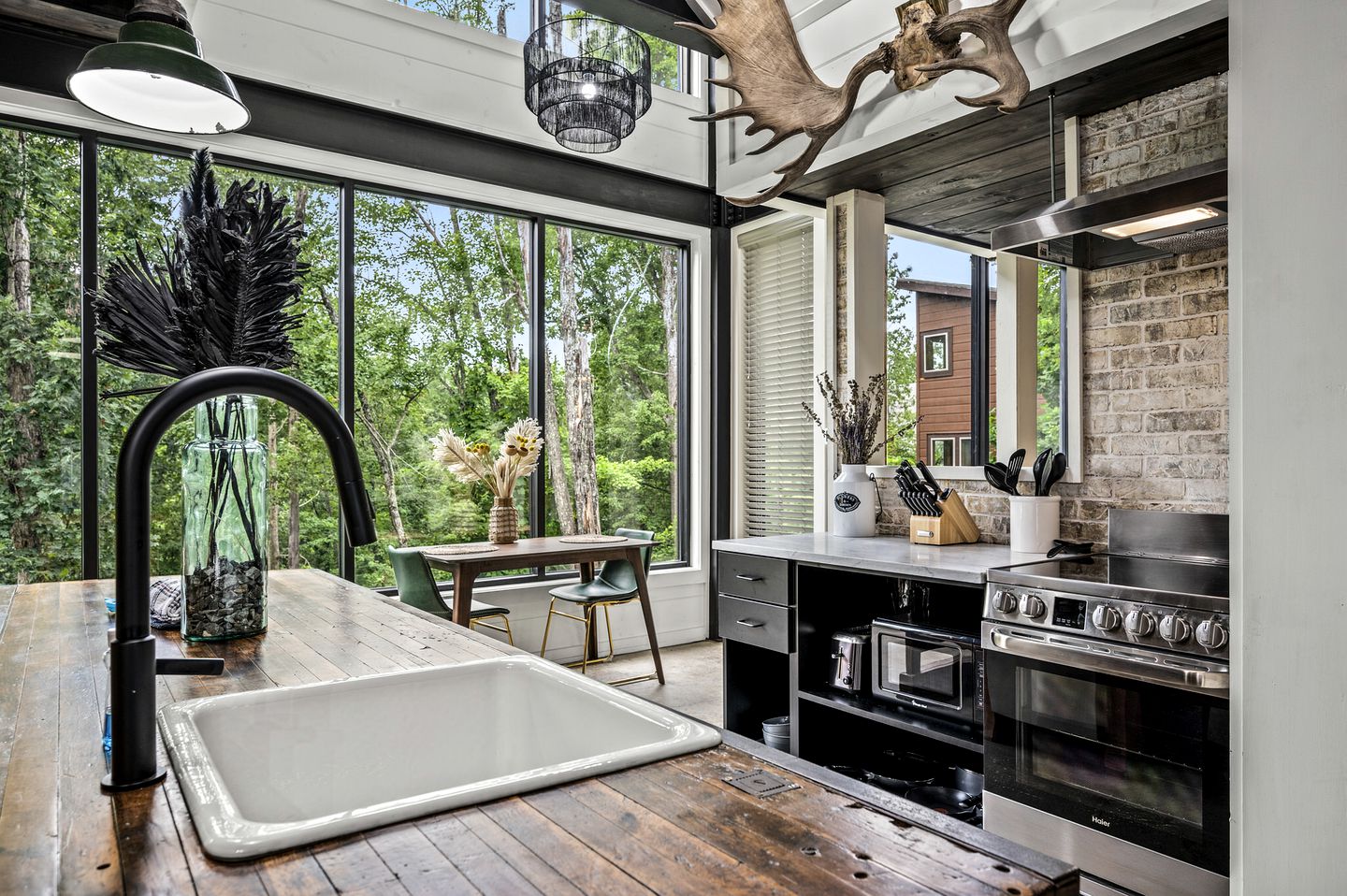 Beautiful Cabin with Indoor Swimming Pool and Sauna in Gatlinburg, Tennessee
