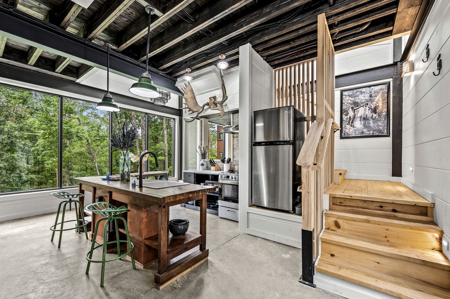 Beautiful Cabin with Indoor Swimming Pool and Sauna in Gatlinburg, Tennessee