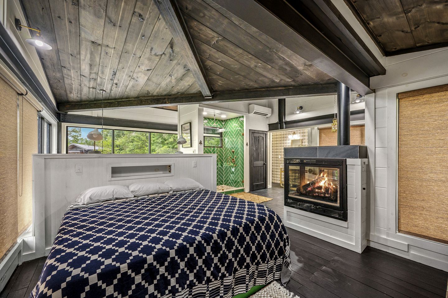 Beautiful Cabin with Indoor Swimming Pool and Sauna in Gatlinburg, Tennessee