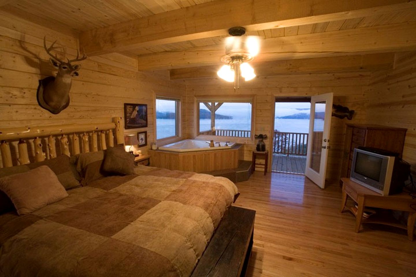 Beautiful Family Cabin for a Mountain Getaway near Eureka Springs, Arkansas