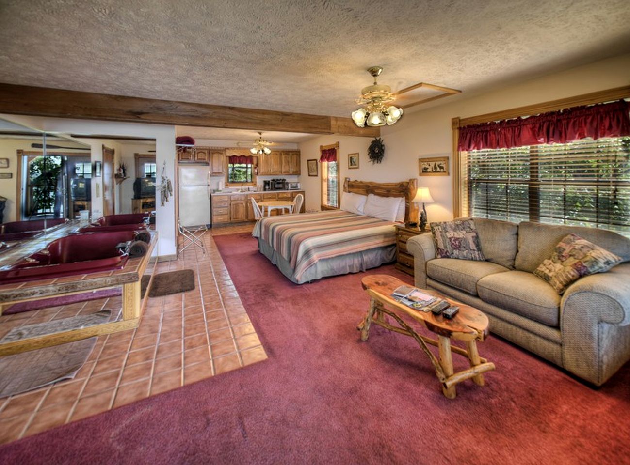 Romantic Couples Suite Nestled in the Ozark Mountains in Arkansas