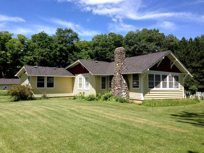 Cabins (Cohasset, Minnesota, United States)