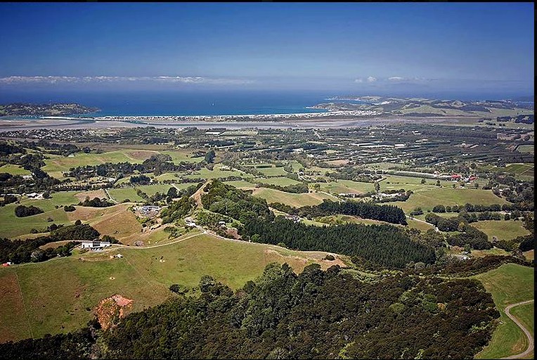 Sugarloaf Lodge Matakana, Nature Lodges, Matakana, New Zealand