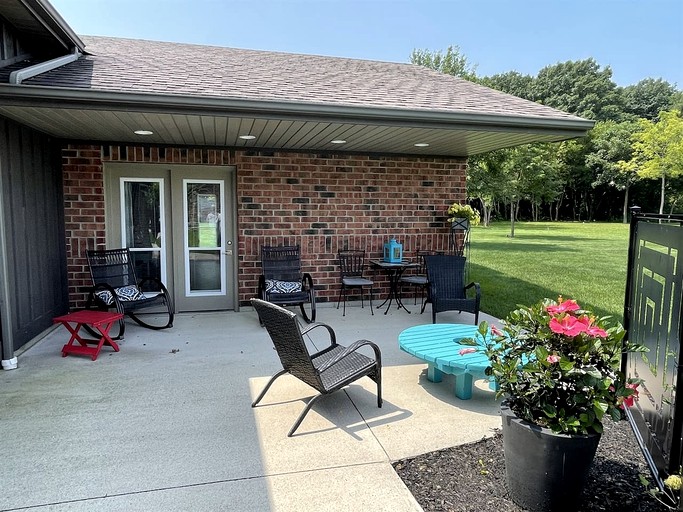 Charming Nature-Immersed Guest House with Relaxing Outdoor Lounge Area in Ontario, Canada