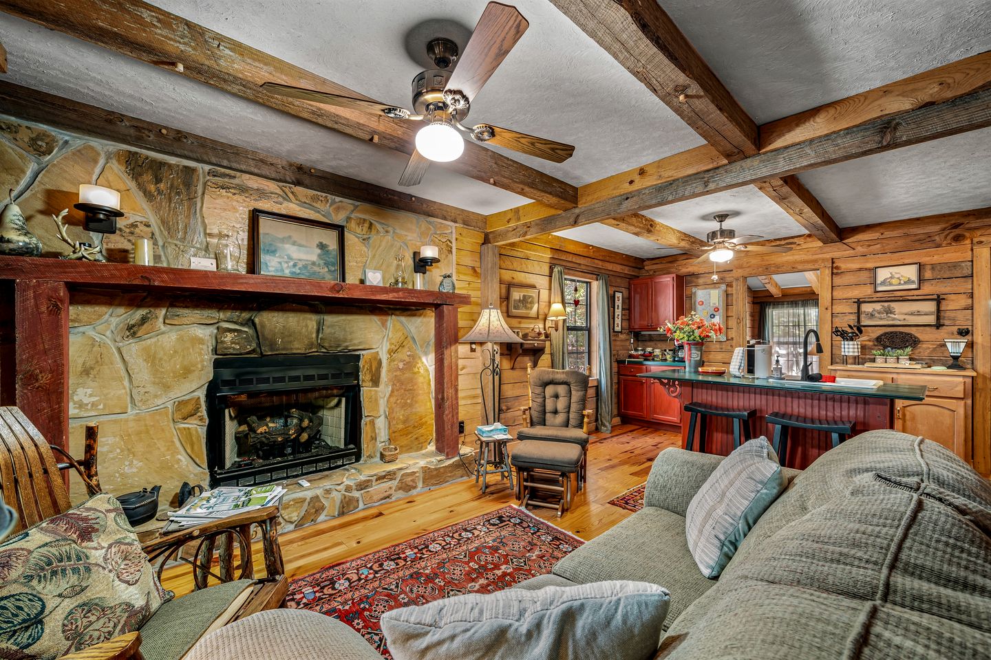 Idyllic and Picturesque Cabin with Hot Tub near Graces High Falls, Northern Alabama