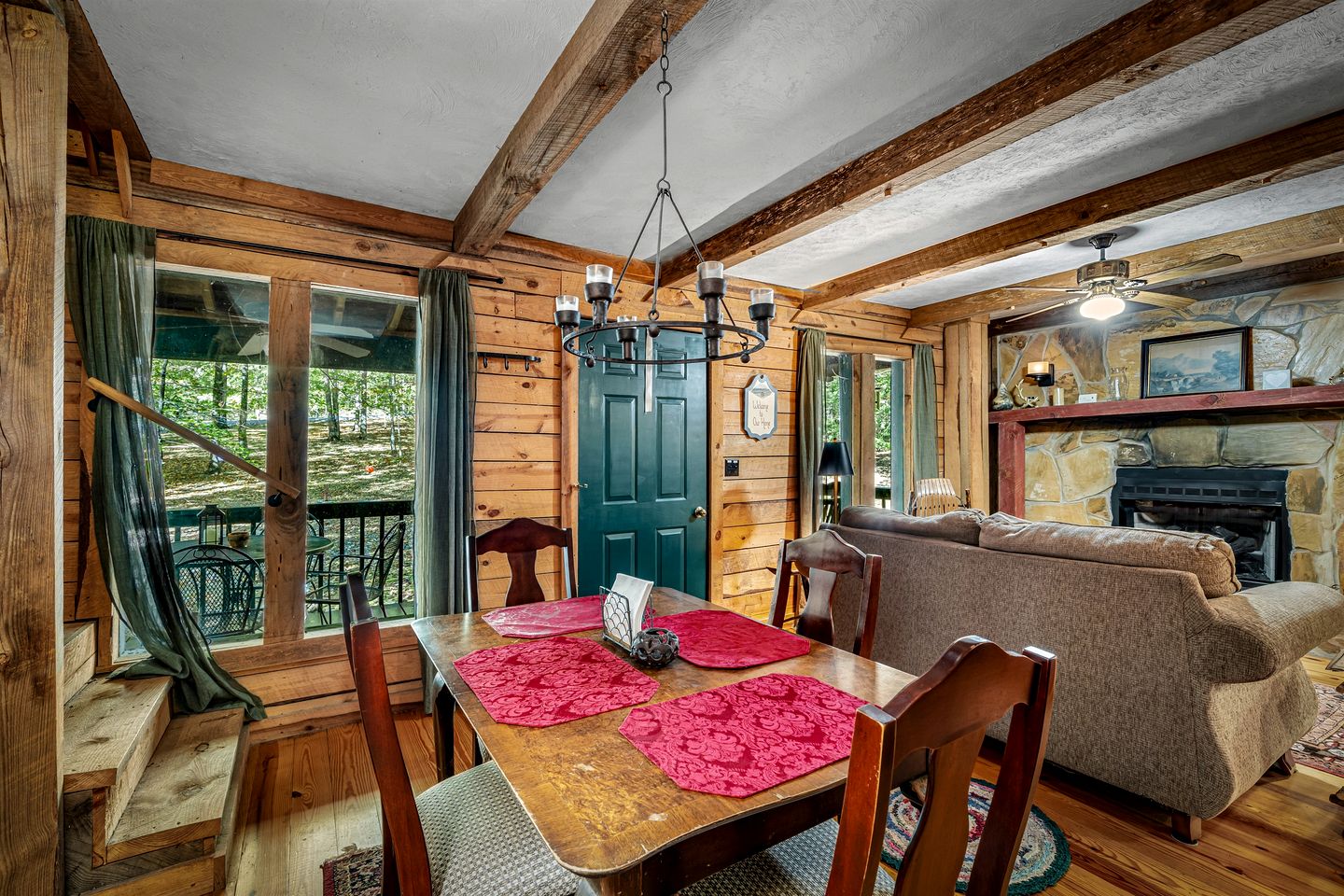 Idyllic and Picturesque Cabin with Hot Tub near Graces High Falls, Northern Alabama