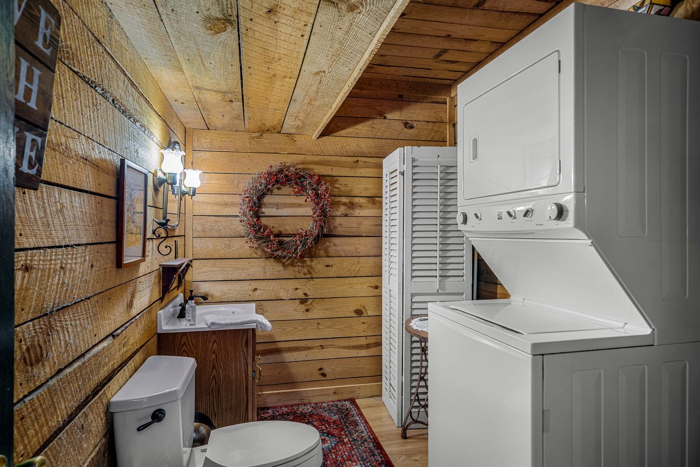Idyllic and Picturesque Cabin with Hot Tub near Graces High Falls, Northern Alabama