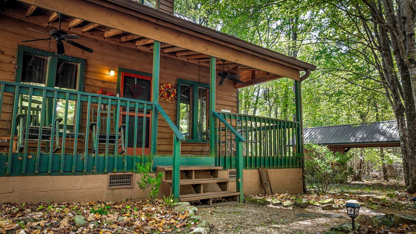 Idyllic and Picturesque Cabin with Hot Tub near Graces High Falls, Northern Alabama