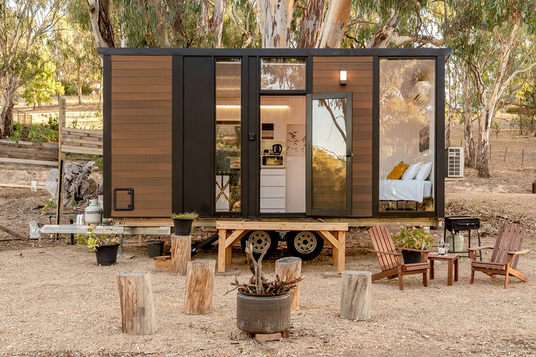 Luminous Tiny House Perfect for Water and Winter Sports in Victoria, Australia