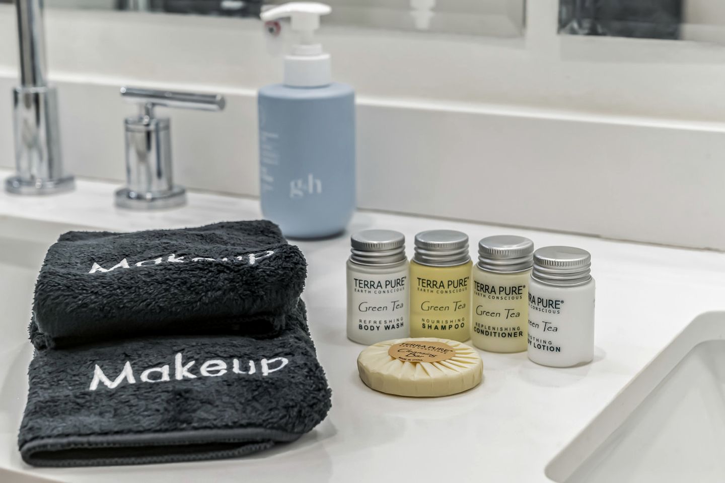 Elegant Modern A-Frame Surrounded by Nature in Texas