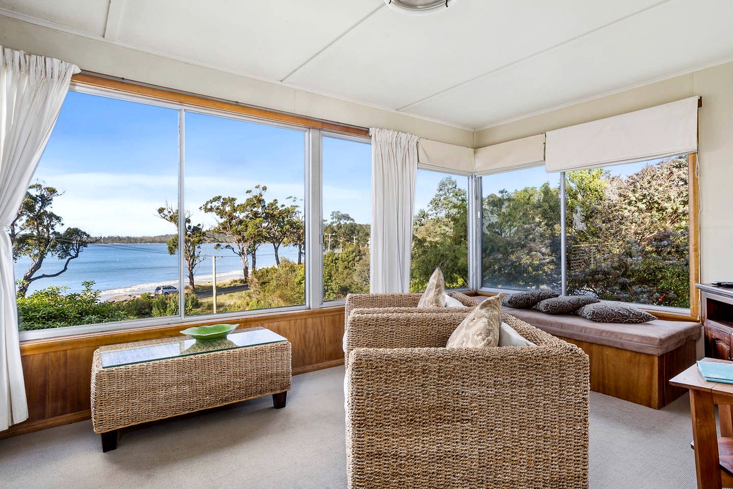 Beautiful Beachfront Cottage Rental with Fireplace in Southport, Tasmania