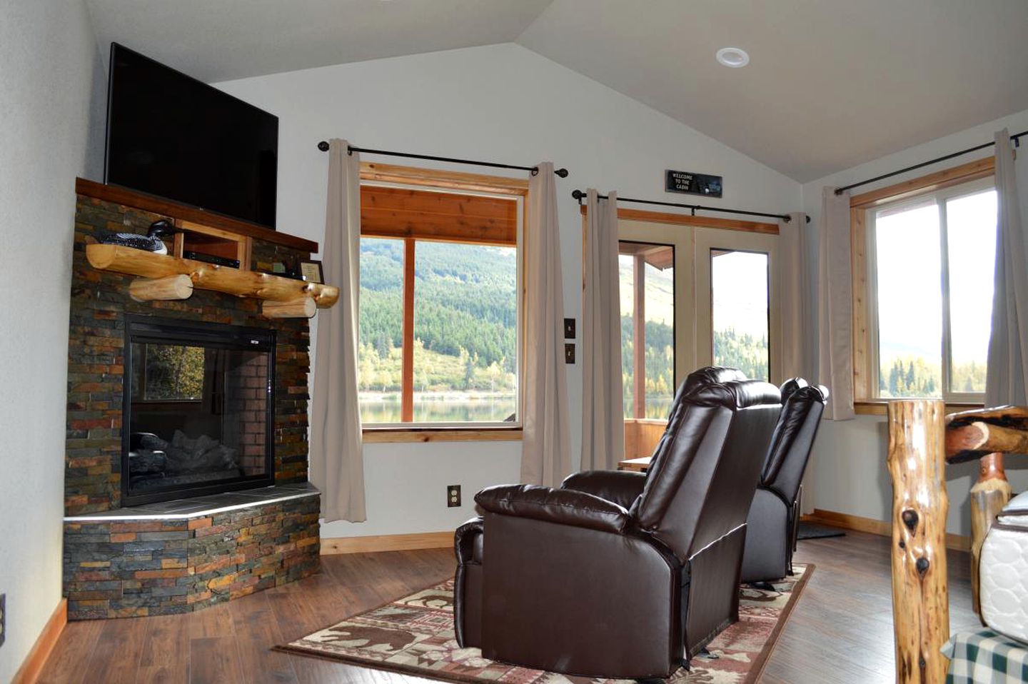 Romantic Cabin Rentals For Two with Amazing Mountain Views in South Alaska