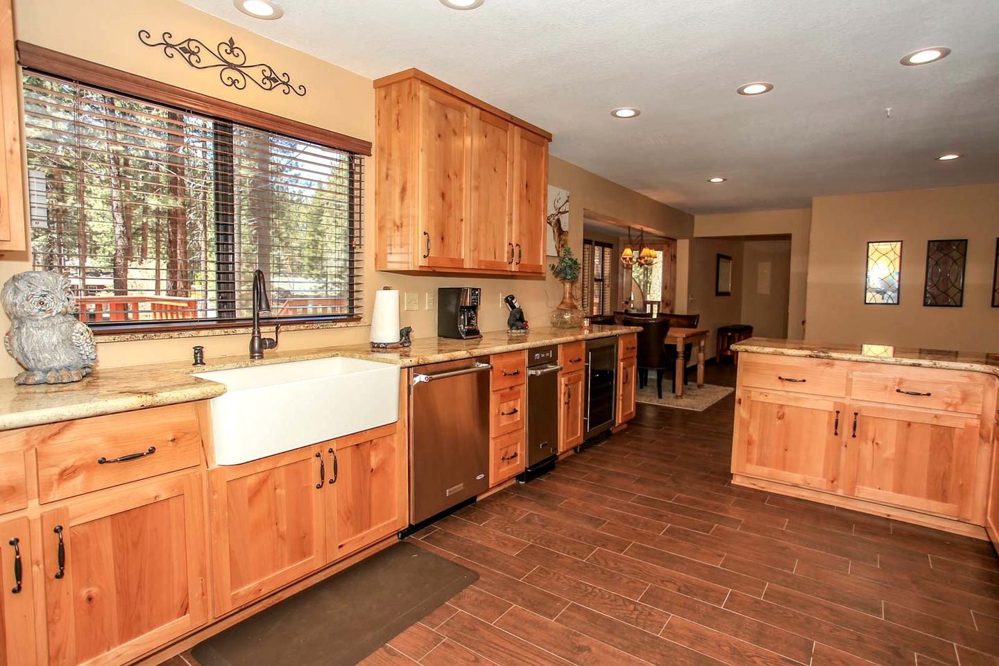 Private Family-Friendly Cottage with Hot-Tub and Games Room, Close to Snow Summit by Bear Lake, California