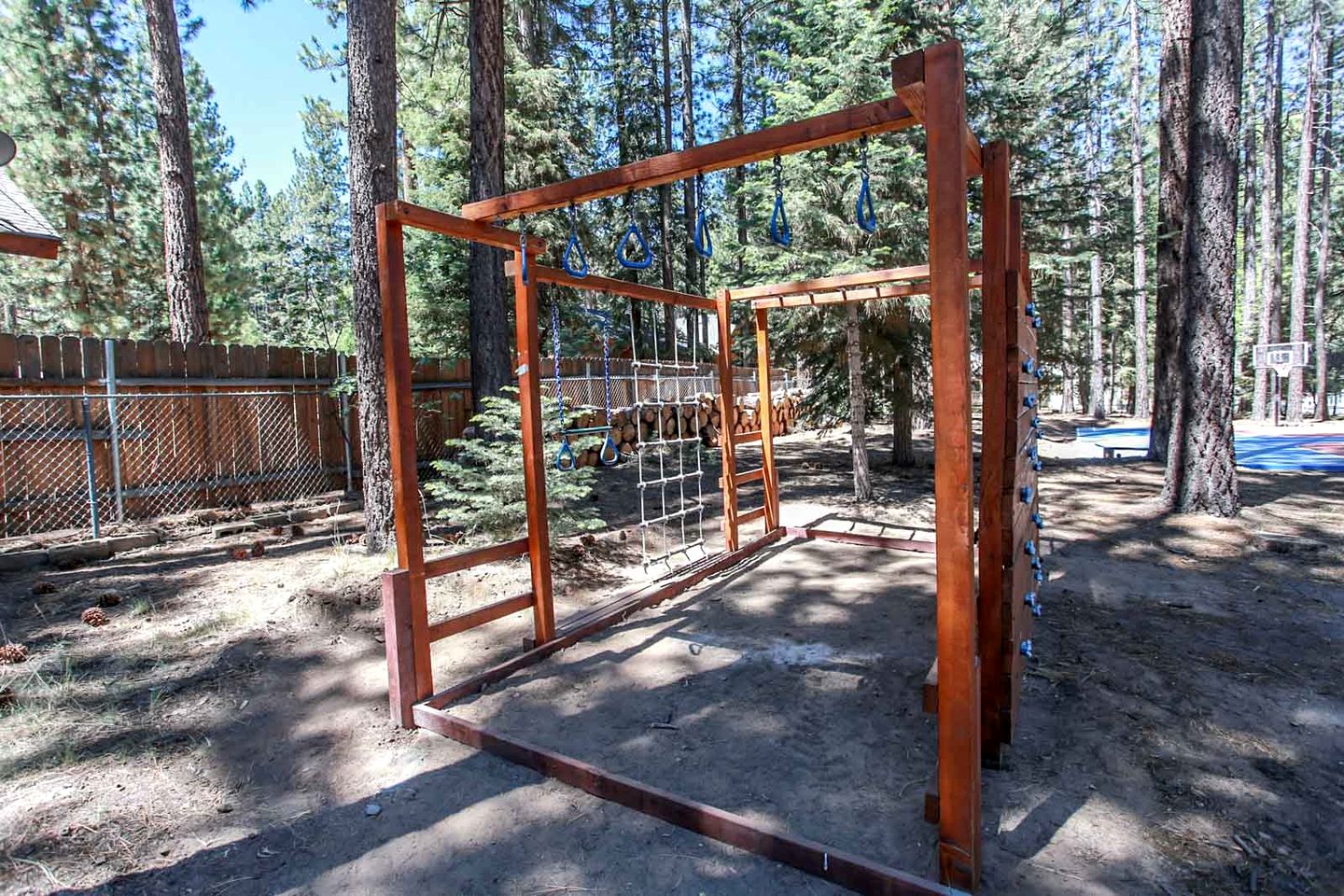 Private Family-Friendly Cottage with Hot-Tub and Games Room, Close to Snow Summit by Bear Lake, California