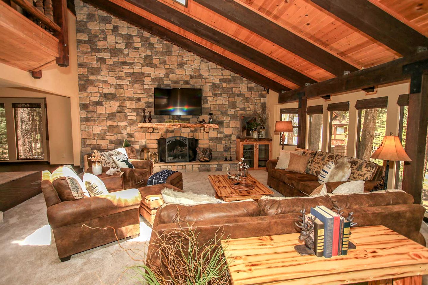 Private Family-Friendly Cottage with Hot-Tub and Games Room, Close to Snow Summit by Bear Lake, California