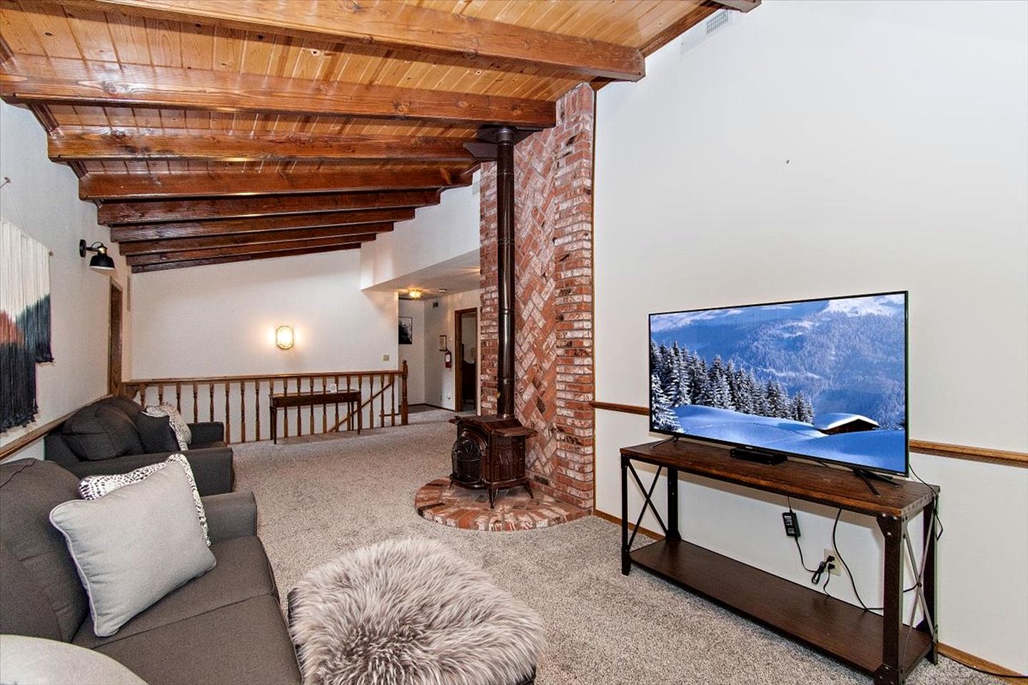 The Ultimate Nature Escape: Amazing Cabin with a Hot Tub in Big Bear Lake, California