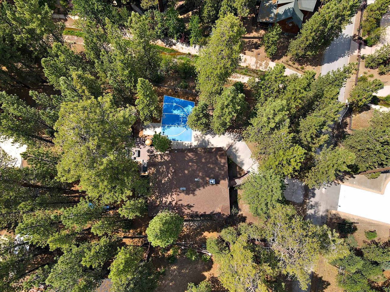 The Ultimate Nature Escape: Amazing Cabin with a Hot Tub in Big Bear Lake, California