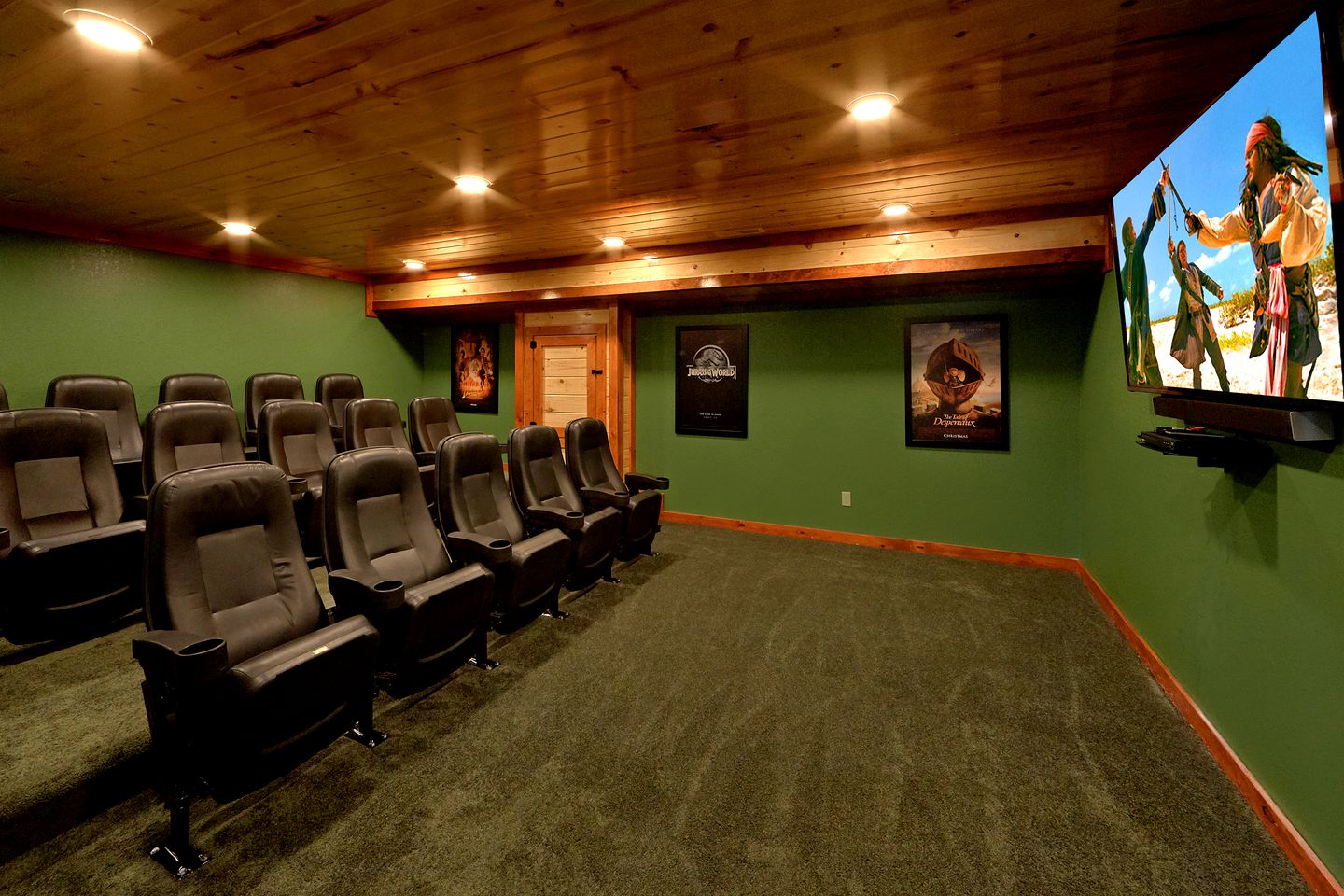 Magical Great Smoky Mountains Cabin Ideal for Group Getaways in Tennessee