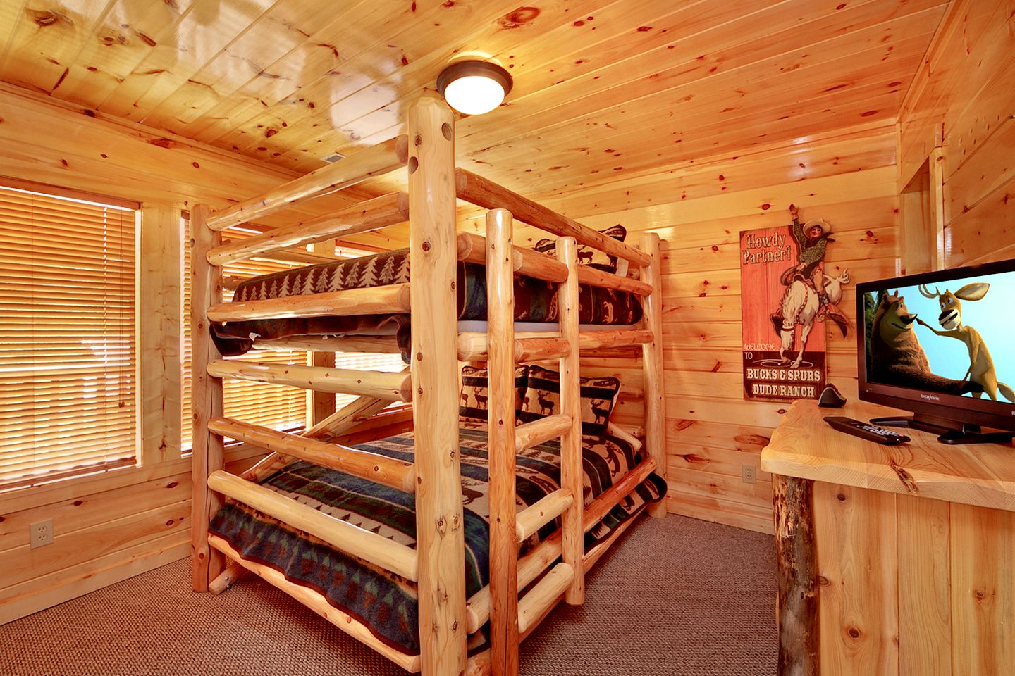 Fantastic Vacation Cabin with a Gas Fireplace and Jacuzzi in Gatlinburg, East Tennessee