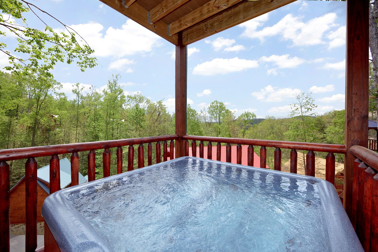 Fantastic Vacation Cabin with a Gas Fireplace and Jacuzzi in Gatlinburg, East Tennessee