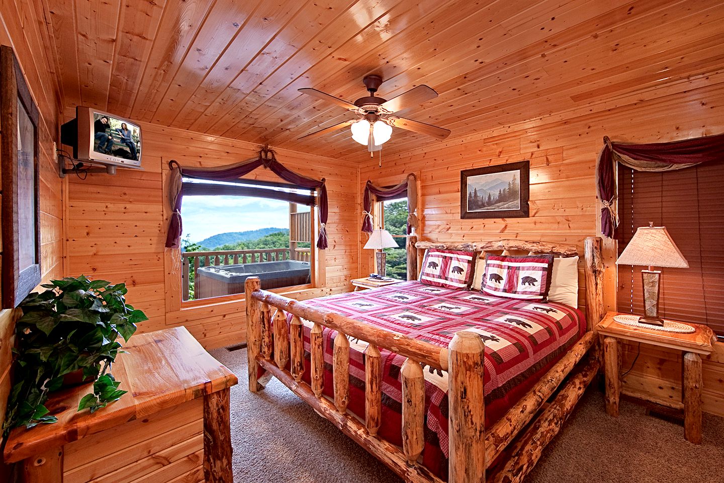 Wonderful Cabin Accommodation with a Hot Tub in Sevierville, East Tennessee