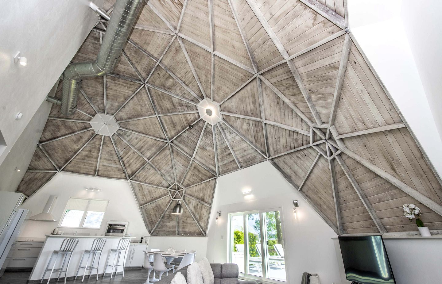 Modern 3-Bedroom Lakefront Home with Pool, Patio & Private Helipad in Clermont, Florida