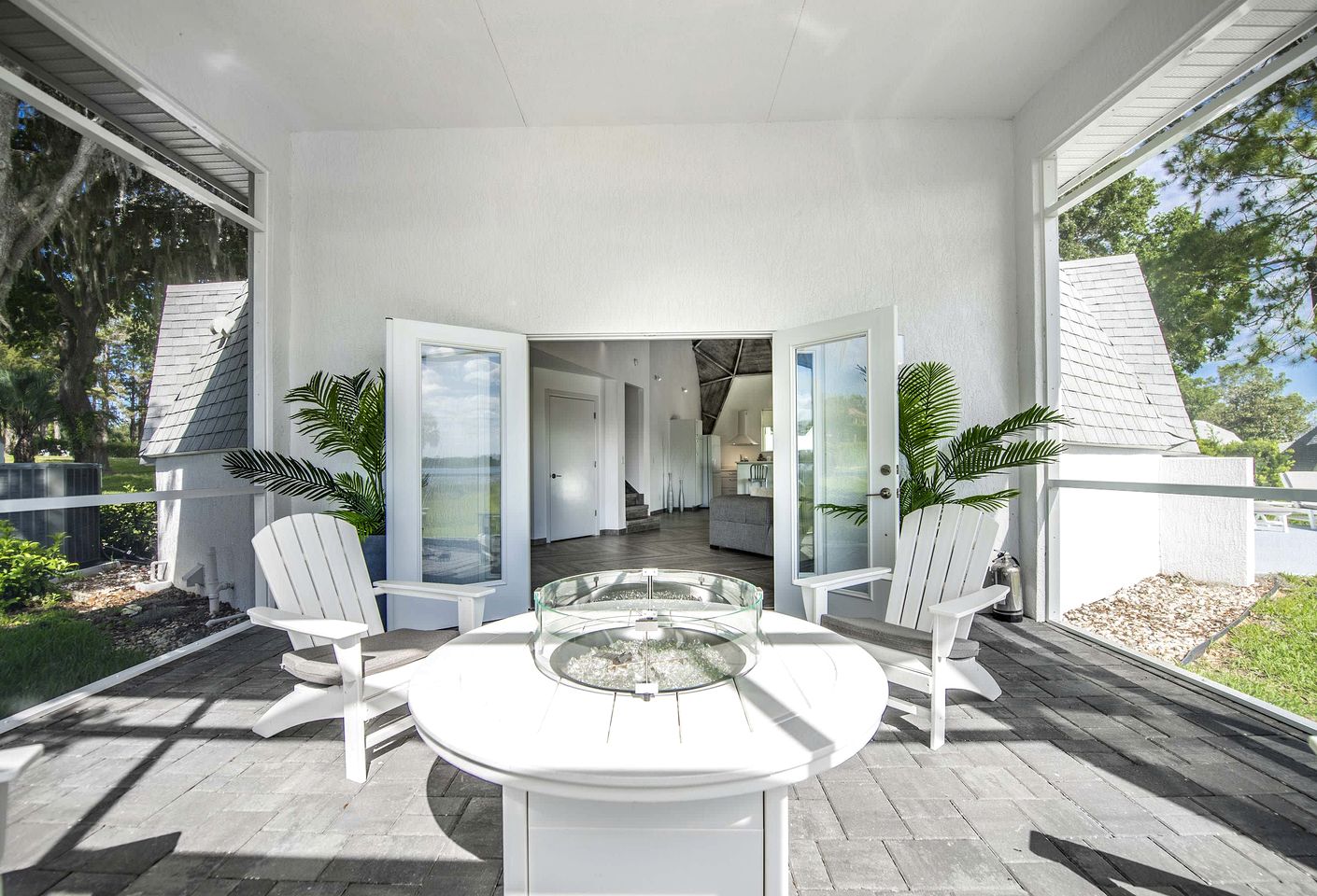 Modern 3-Bedroom Lakefront Home with Pool, Patio & Private Helipad in Clermont, Florida