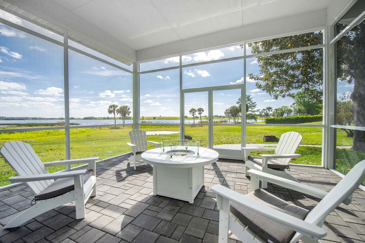 Modern 3-Bedroom Lakefront Home with Pool, Patio & Private Helipad in Clermont, Florida