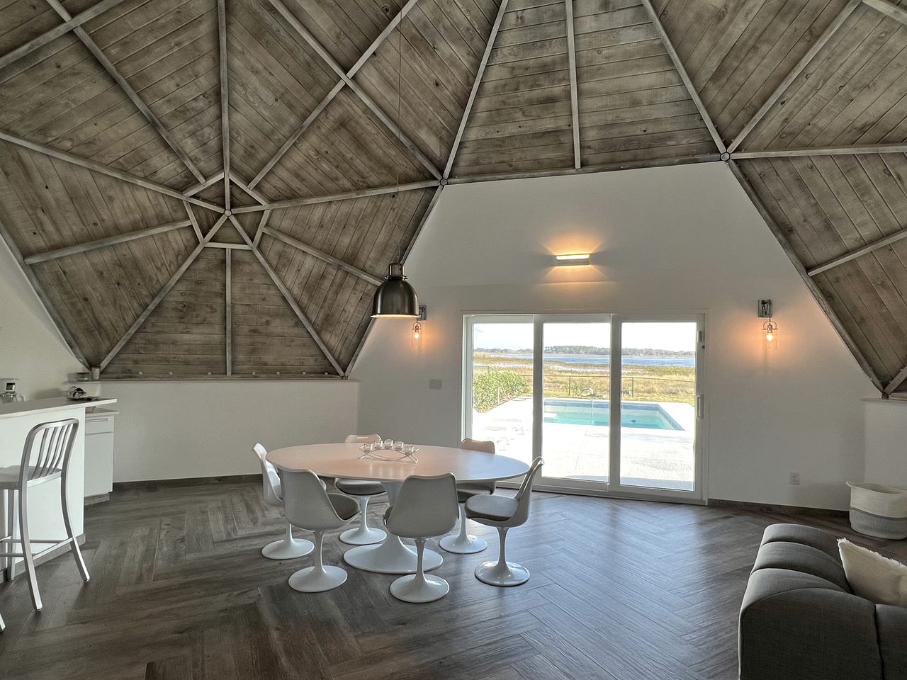 Modern 3-Bedroom Lakefront Home with Pool, Patio & Private Helipad in Clermont, Florida